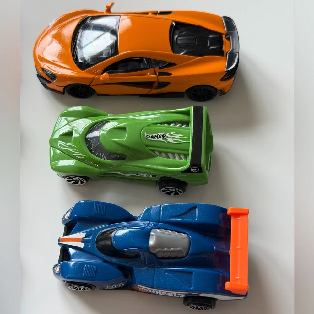 Mix Cars Toys Lot - Tillamook VW Bus Hot Wheels (3)- 16